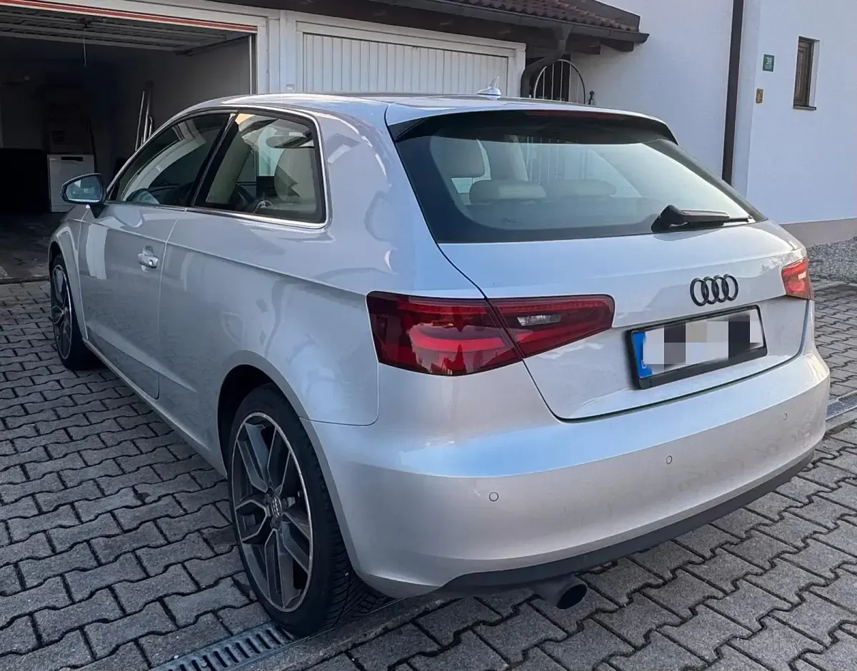 Gebraucht Audi A3 105 PS (77 kW) 2013 Silber Limousine