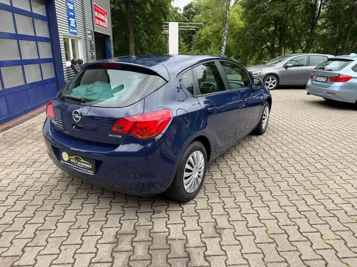 Gebraucht Opel Astra Design Edition 120 PS (88 kW) 2011 Ozean blau (p2) Kleinwagen