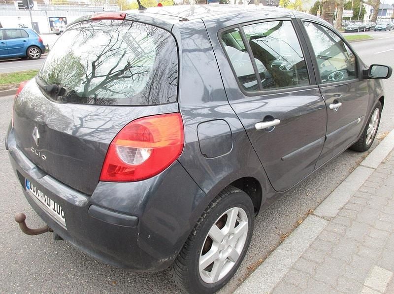 Gebraucht Renault Clio II 101 PS (74 kW) 2007 Grau Kleinwagen