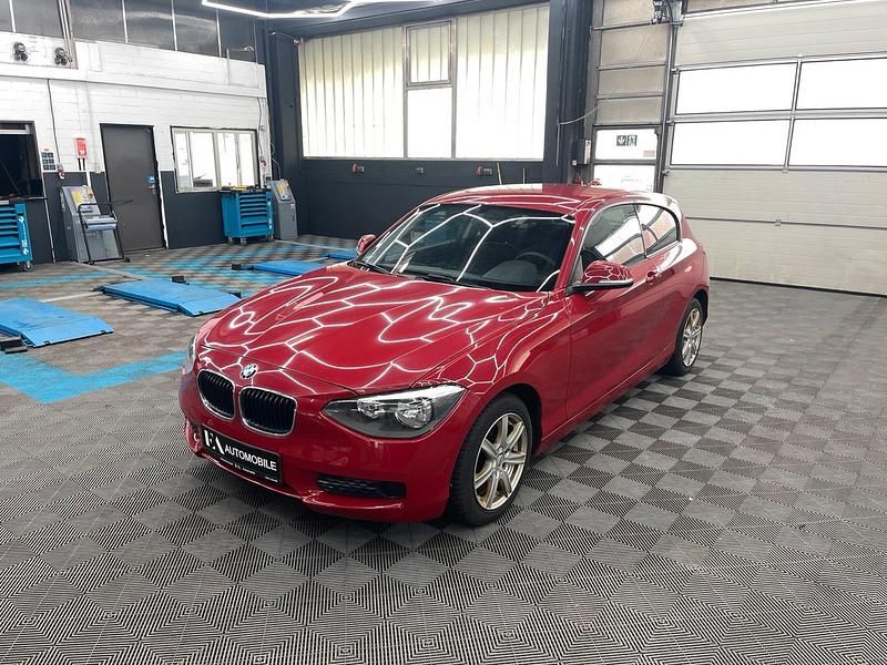 Gebraucht BMW 114 102 PS (75 kW) 2012 Rot Kleinwagen