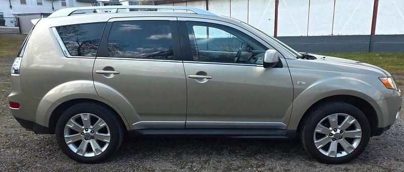 Gebraucht Mitsubishi Outlander 170 PS (125 kW) 2009 Beige SUV