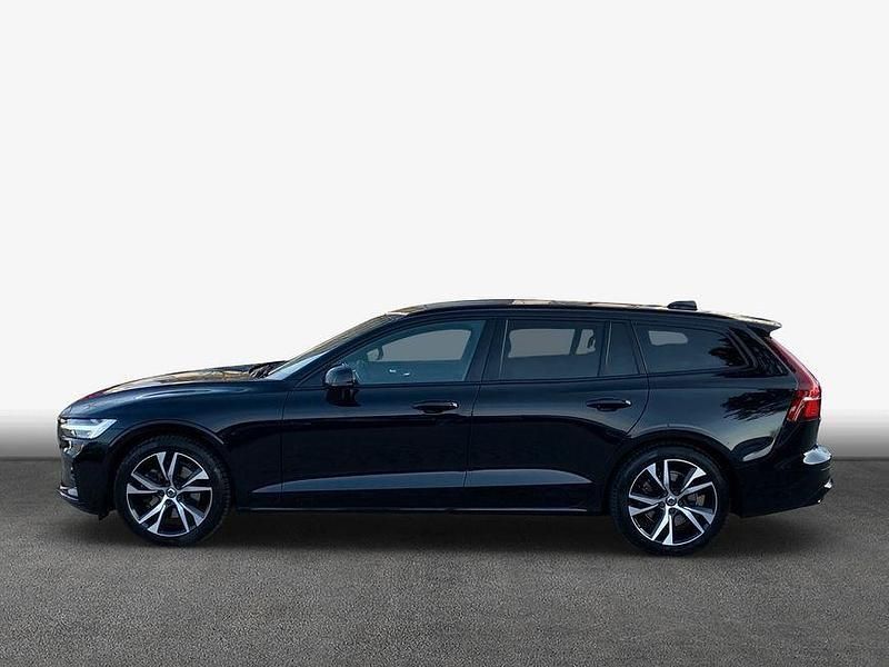 Gebraucht Volvo V60 Plus 197 PS (144 kW) 2023 Onyx schwarzmetallic Kombi