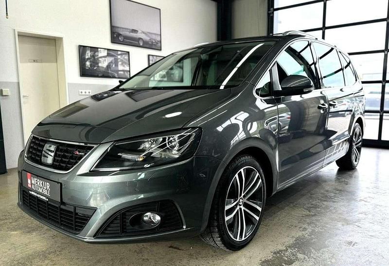 Grau Gebraucht 2022 Seat Alhambra FR-Line Van / Kleinbus | 32.900 € (Etwas zu teuer) - Bild 1/4