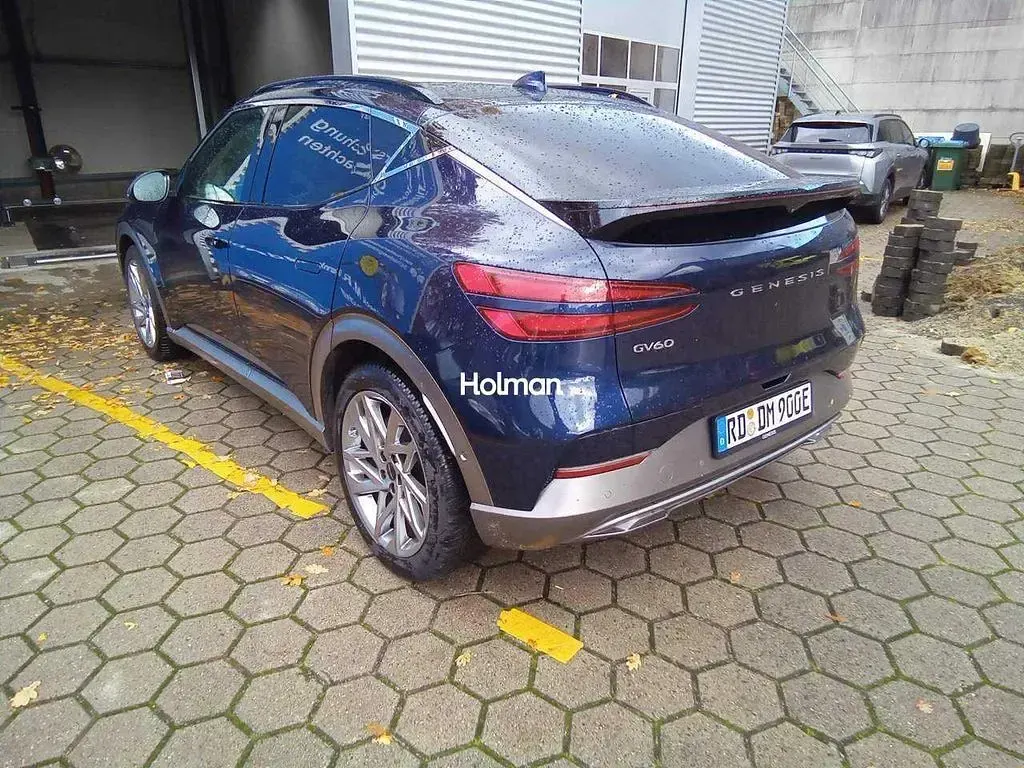 Second-hand Genesis GV60 Sport 233 kW (318 CP) 2022 Albastru SUV