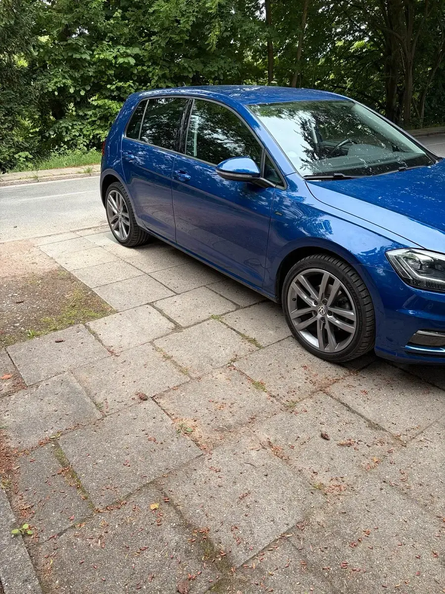 Gebraucht VW Golf VII 116 PS (85 kW) 2019 Blau Kleinwagen