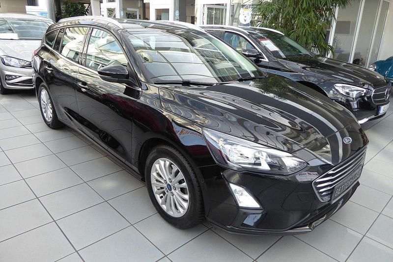 Używany Ford Focus Titanium 125 KM (91 kW) 2021 Czarny Kombi