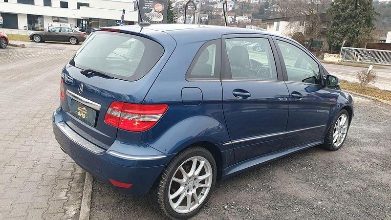 Gebraucht Mercedes B200 140 PS (102 kW) 2010 Blau Van / Kleinbus