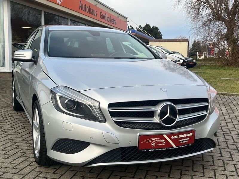 Silber Gebraucht 2013 Mercedes A180 Limousine | 14.978 € (Fairer Preis) - Bild 1/4