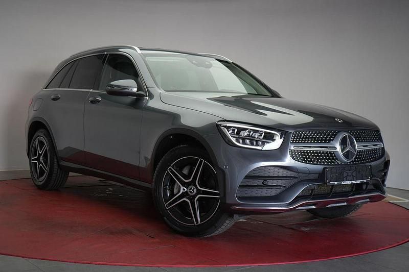 Grau Gebraucht 2022 Mercedes GLC300 AMG line SUV | 39.990 € (Guter Preis) - Bild 1/4