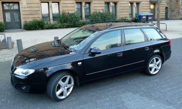 Schwarz metallic Gebraucht 2010 Seat Exeo Style Kombi | 13.900 € - Bild 1/4