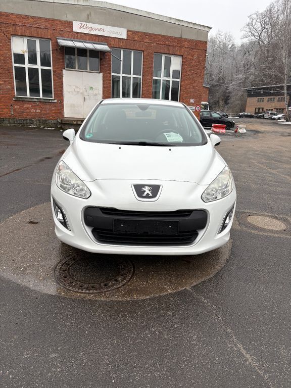 Weiß Gebraucht 2013 Peugeot 308 Access Limousine | 4.199 € (Fairer Preis) - Bild 1/4