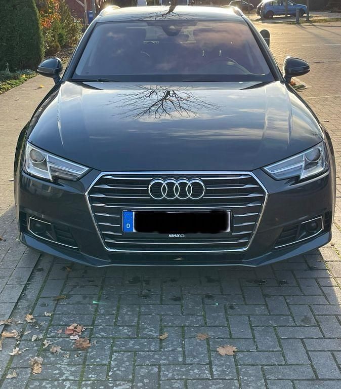 Grau Gebraucht 2018 Audi A4 Ambiente Kombi | 17.000 € (Teuer) - Bild 1/4