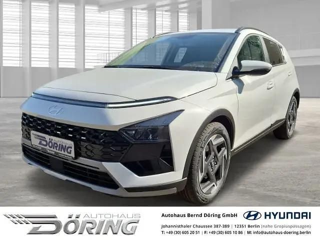 Atlas white / sol (weiss) Gebraucht 2024 Hyundai Bayon Prime SUV | 26.880 € (Teuer) - Bild 1/4