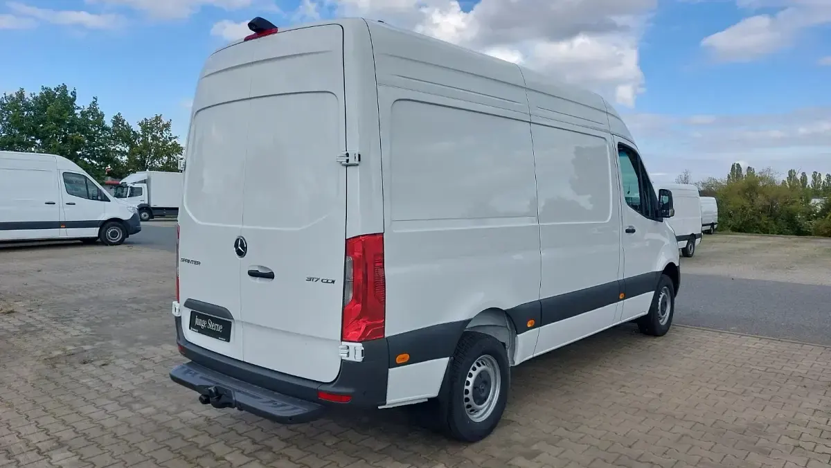 Używany Mercedes Sprinter 170 KM (125 kW) 2025 Biały Van