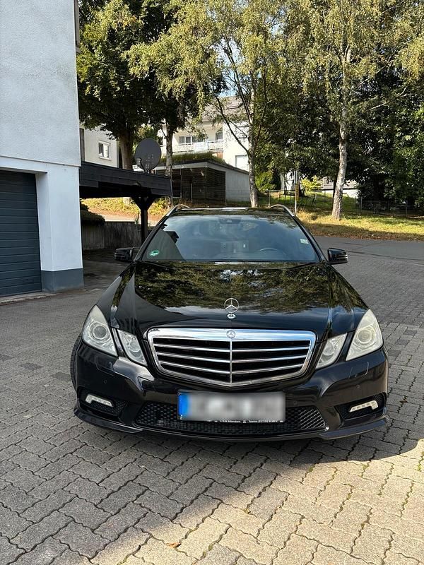 Schwarz Gebraucht 2009 Mercedes E350 Kombi | 6.900 € (Fairer Preis) - Bild 1/4