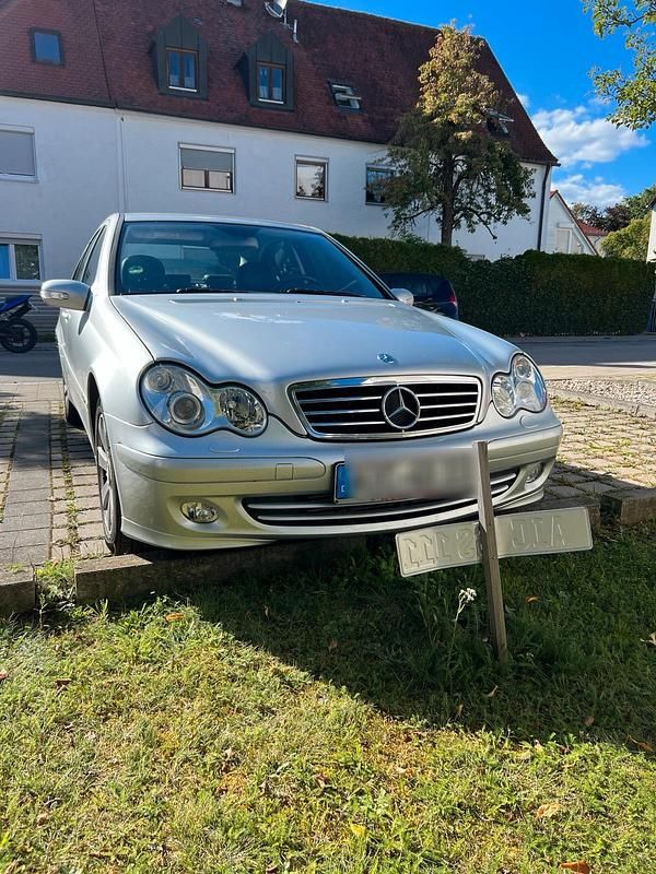 Silber Gebraucht 2005 Mercedes C200 Limousine | 3.300 € (Fairer Preis) - Bild 1/4