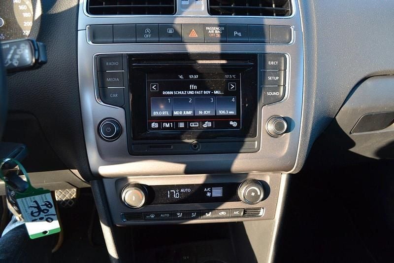 Gebraucht VW Polo LOUNGE 90 PS (66 kW) 2015 Blau Kleinwagen