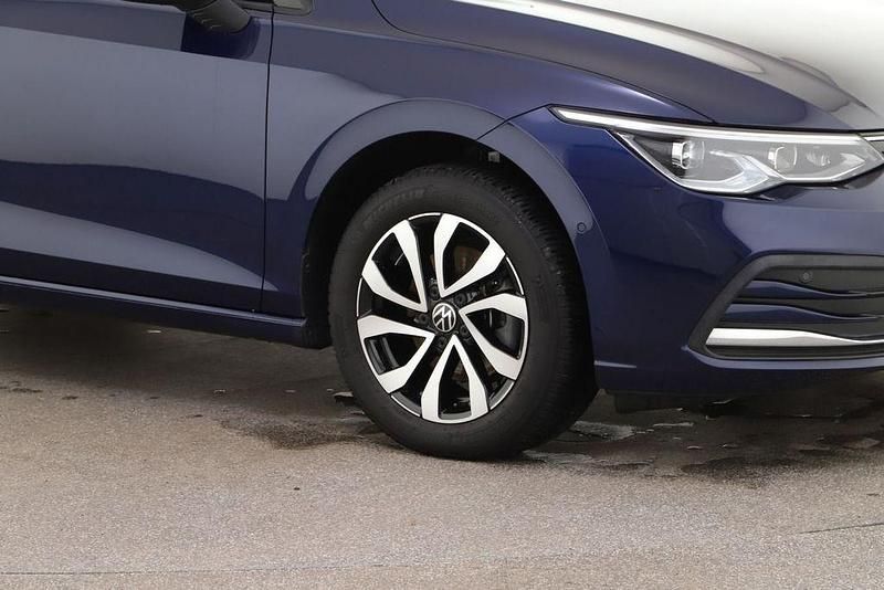 Gebraucht VW Golf VIII Active 131 PS (96 kW) 2022 Atlantic blue metallic Limousine