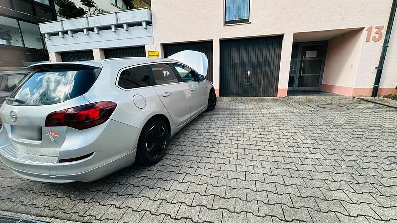 Gebraucht Opel Astra 125 PS (91 kW) 2011 Silber Kombi