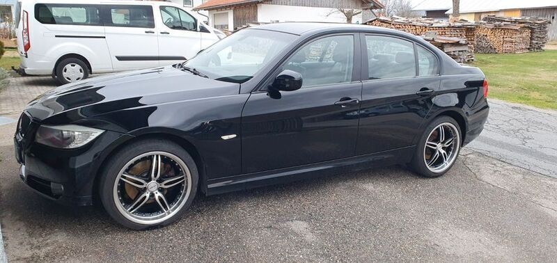 Schwarz Gebraucht 2009 BMW 320 Limousine | 4.900 € (Guter Preis) - Bild 1/4