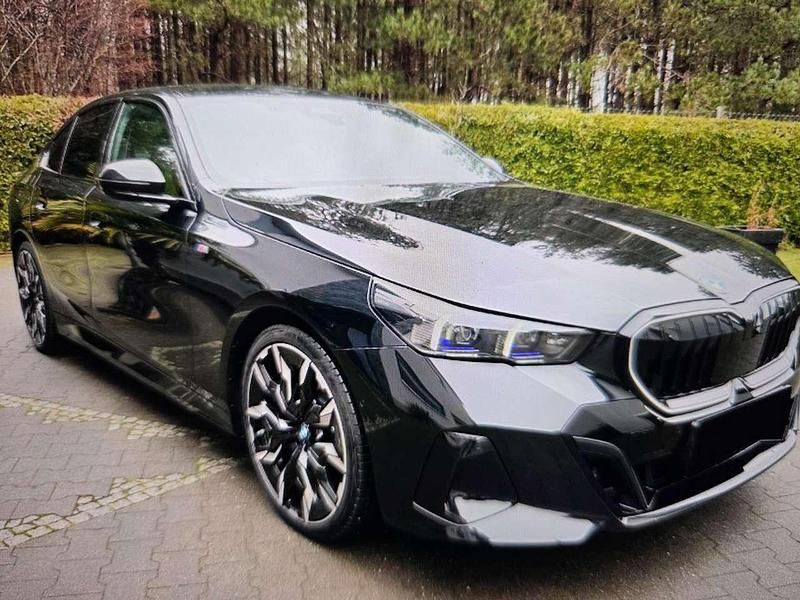 Gebraucht BMW 520 M Sport 190 PS (139 kW) 2023 Schwarz Limousine