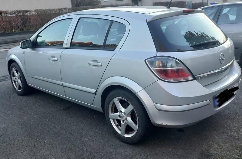 Gebraucht Opel Astra 90 PS (66 kW) 2008 Silber Kleinwagen