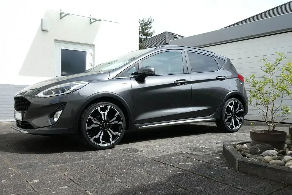 Gebraucht Ford Fiesta Active X 125 PS (91 kW) 2020 Grau Kleinwagen