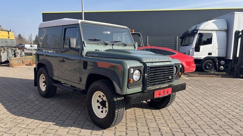 Gebraucht Land Rover Defender 122 PS (89 kW) 2010 Grün SUV