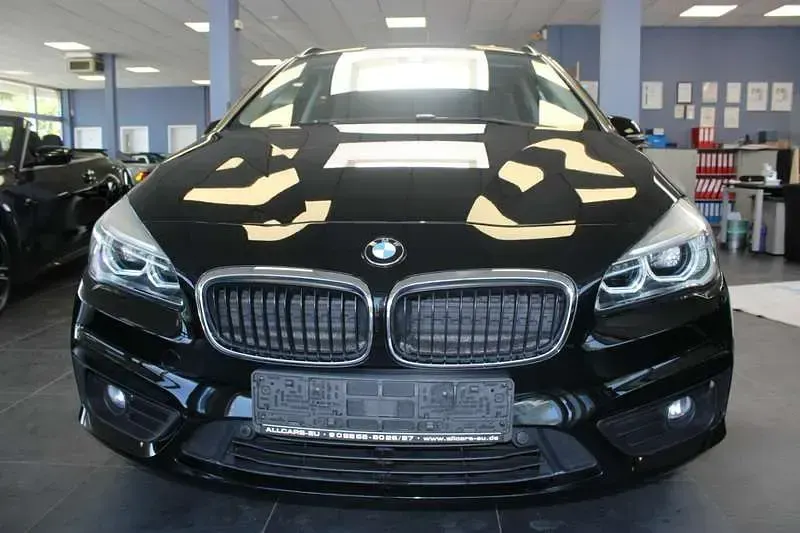 Gebraucht BMW 218 Sport Line 136 PS (100 kW) 2018 Schwarz Kombi