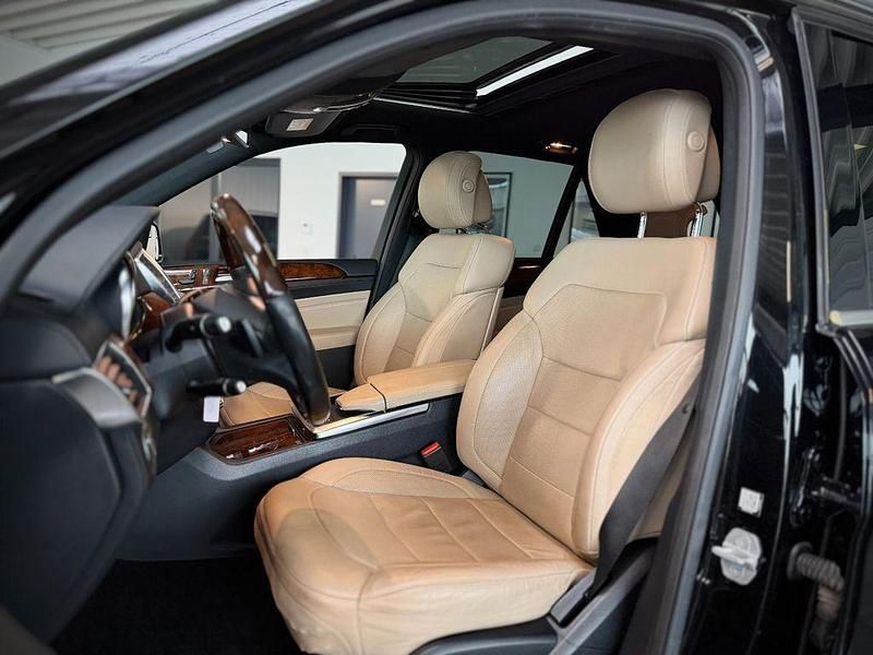 Gebraucht Mercedes ML250 204 PS (150 kW) 2014 Obsidianschwarz SUV