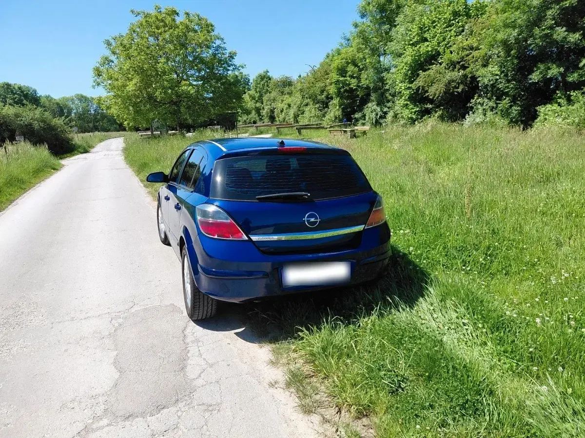 Gebraucht Opel Astra 116 PS (85 kW) 2008 Blau Limousine