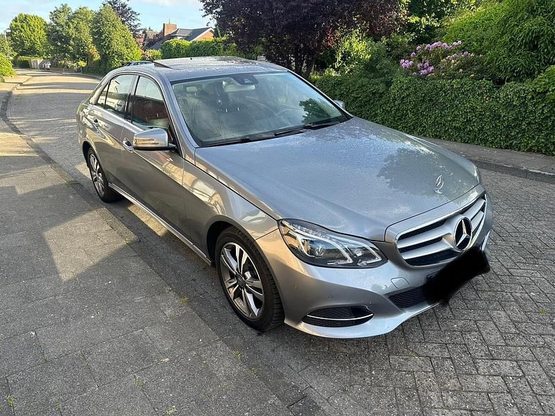 Grau Gebraucht 2015 Mercedes E350 Limousine | 14.599 € (Superpreis) - Bild 1/4