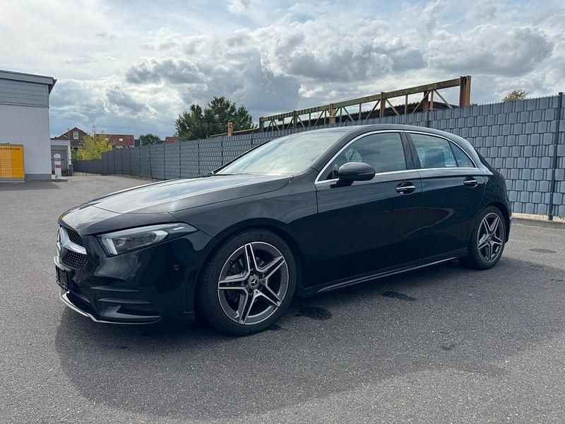 Schwarz Gebraucht 2021 Mercedes A200 AMG Limousine | 26.990 € (Teuer) - Bild 1/4