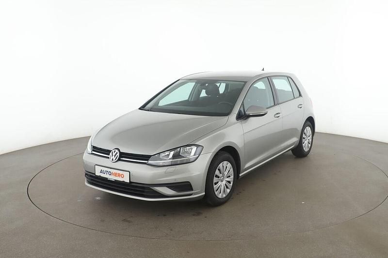 Grau Gebraucht 2017 VW Golf VII Trendline Limousine | 13.020 € (Fairer Preis) - Bild 1/3
