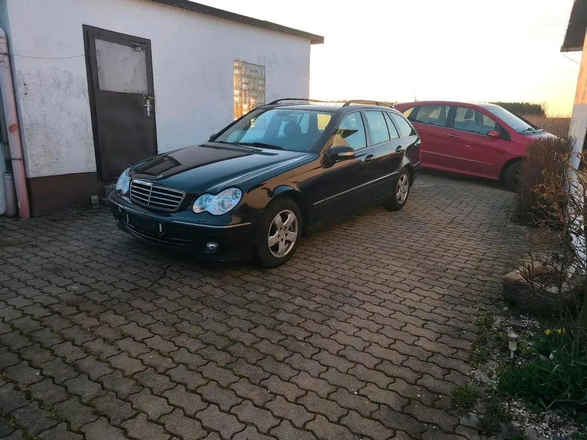 Gebraucht Mercedes C180 143 PS (105 kW) 2005 Schwarz Kombi