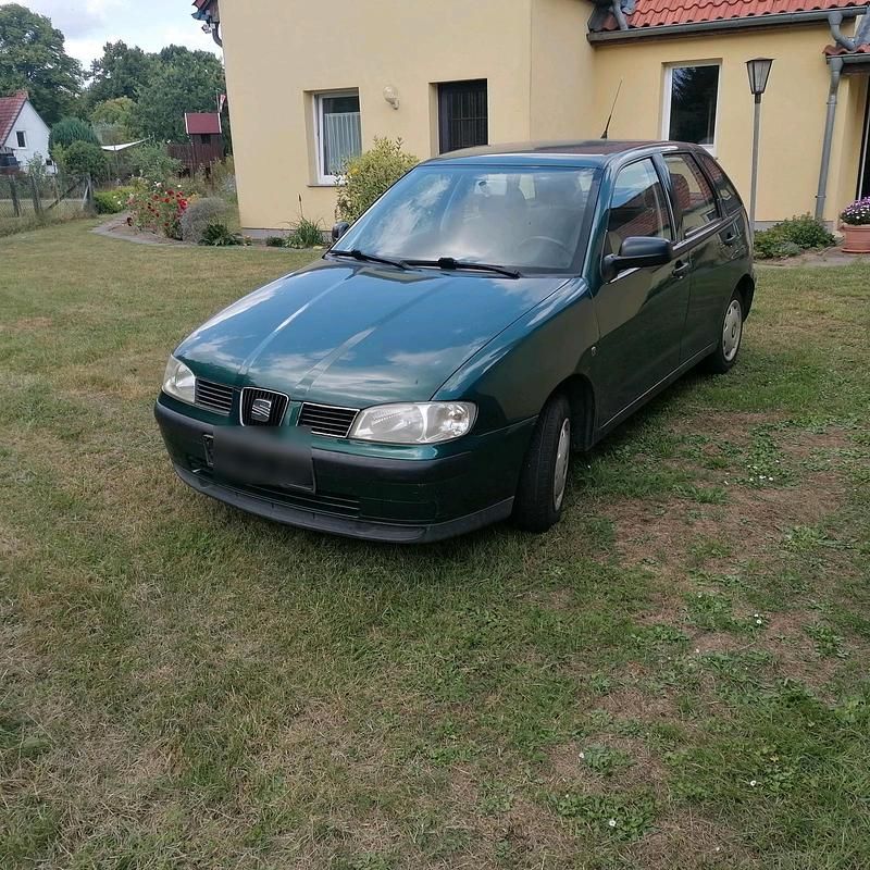 Grün Gebraucht 2002 Seat Ibiza Kleinwagen | 1.360 € (Fairer Preis) - Bild 1/4