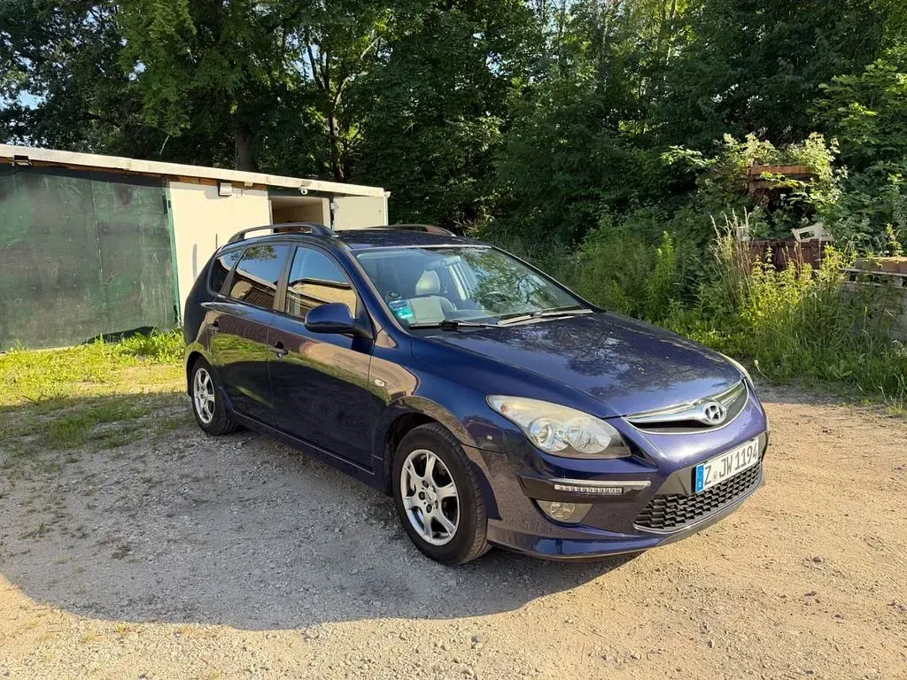 Gebraucht Hyundai i30 Classic 90 PS (66 kW) 2010 Blau Kombi