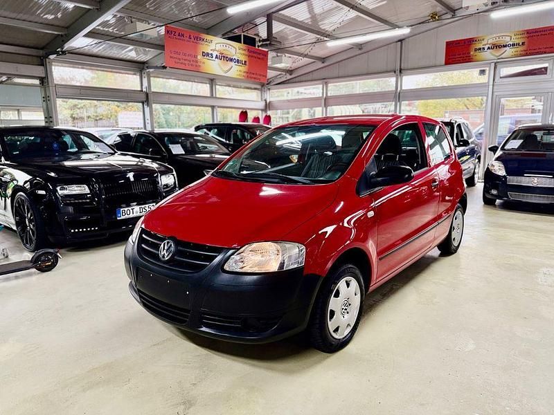 Rot Gebraucht 2011 VW Fox Basis Kleinwagen | 2.990 € (Fairer Preis) - Bild 1/4