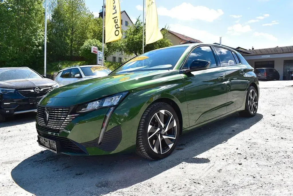 Gebraucht Peugeot 308 Allure 150 PS (110 kW) 2022 Olivinegrün metallic (metallic) Limousine
