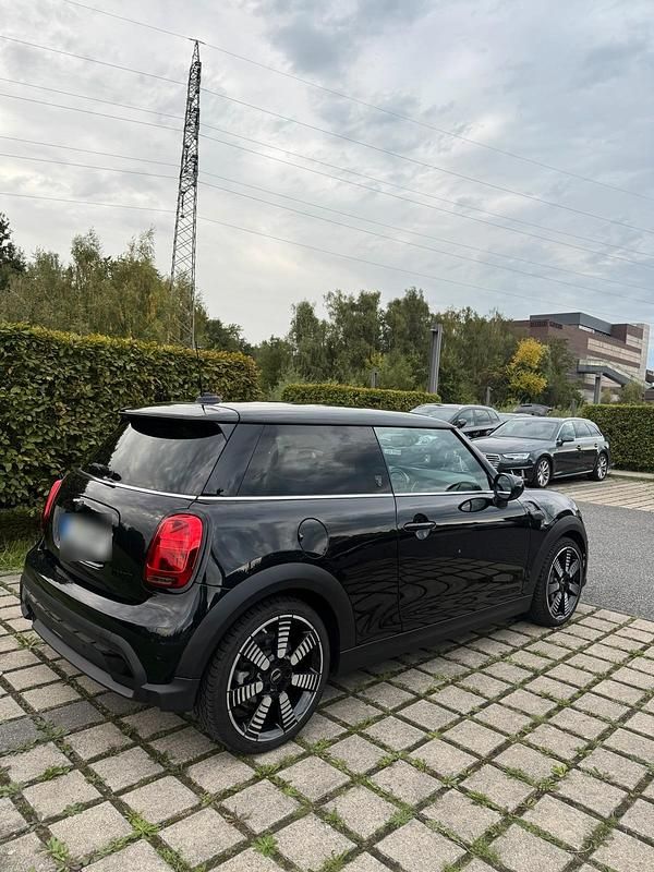 Gebraucht Mini Cooper 136 PS (100 kW) 2024 Schwarz Kleinwagen