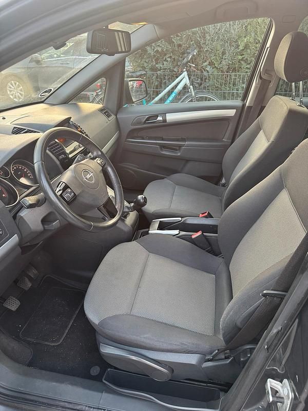 Gebraucht Opel Zafira 110 PS (80 kW) 2010 Grau Van / Kleinbus