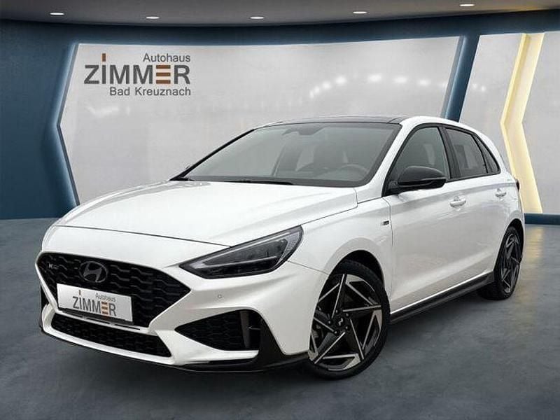 Weiß Gebraucht 2024 Hyundai i30 N Line Limousine | 23.880 € (Fairer Preis) - Bild 1/4