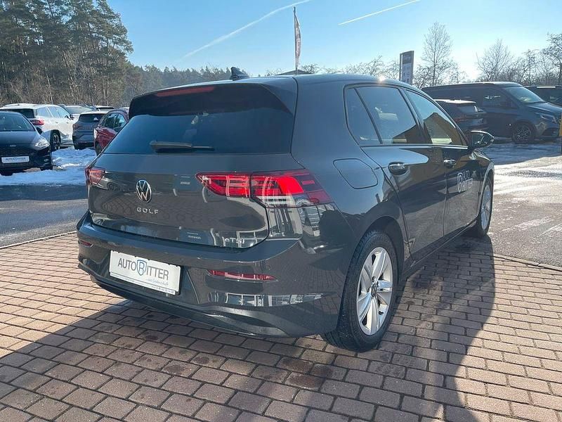 Gebraucht VW Golf VIII Life 150 PS (110 kW) 2023 Grau Limousine