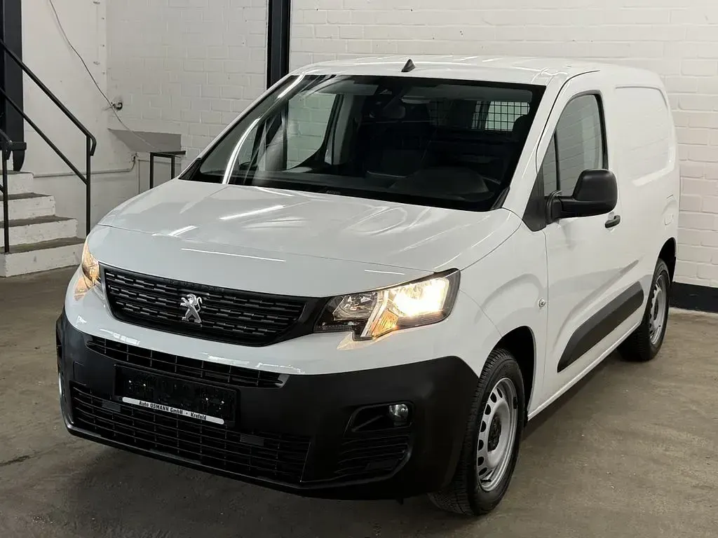 Gebraucht Peugeot Partner 102 PS (75 kW) 2021 Lack weiss banquise/typ aussen Van / Kleinbus