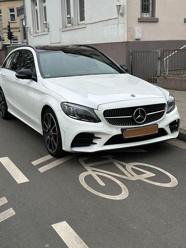 Gebraucht Mercedes C220 194 PS (142 kW) 2018 Weiß Kombi