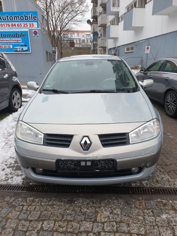 Silber Gebraucht 2003 Renault Mégane II Privilege Limousine | 2.440 € (Fairer Preis) - Bild 1/4