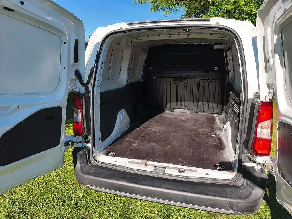 Gebraucht Peugeot Partner 99 PS (72 kW) 2019 Weiß Van / Kleinbus