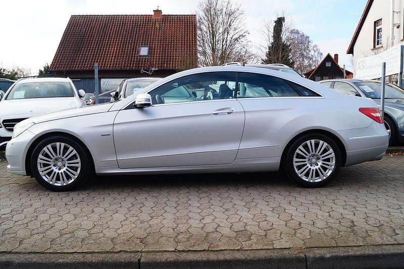 Gebraucht Mercedes E250 Avantgarde 204 PS (150 kW) 2010 Silber Coupé