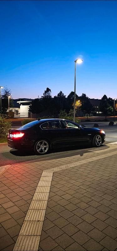 Schwarz Gebraucht 2013 BMW 520 M Sport Limousine | 12.500 € (Fairer Preis) - Bild 1/4