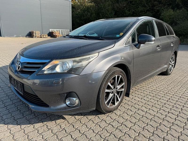 Grau Gebraucht 2014 Toyota Avensis Kombi | 6.300 € (Guter Preis) - Bild 1/4